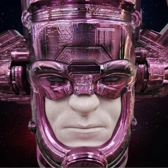 The Fantastic Four - Limited Edition Giant Galactus Popcorn Bucket w/ Lights - Picture 4 of 15